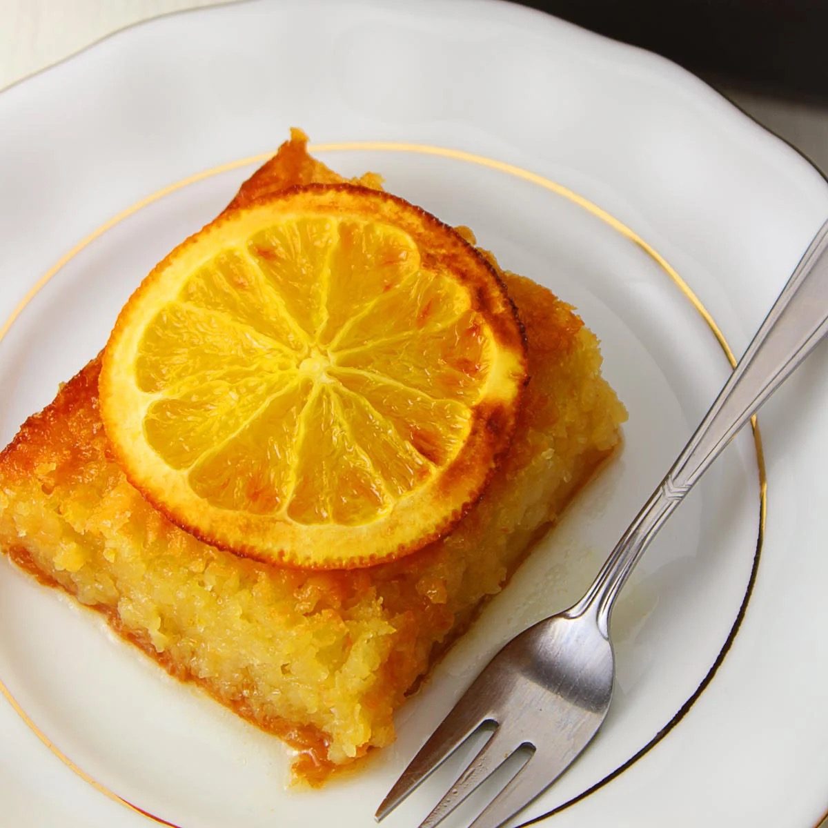 Portokalopita topped with an orange slice